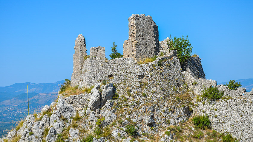 castello dei conti d'aquino vista laterale